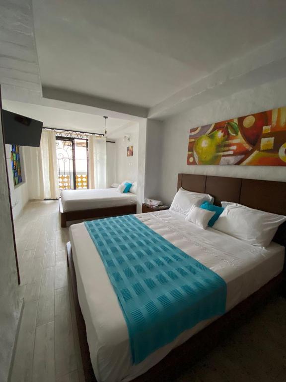 Habitación familiar con baño privado — Hotel Casa Bresse, Cali