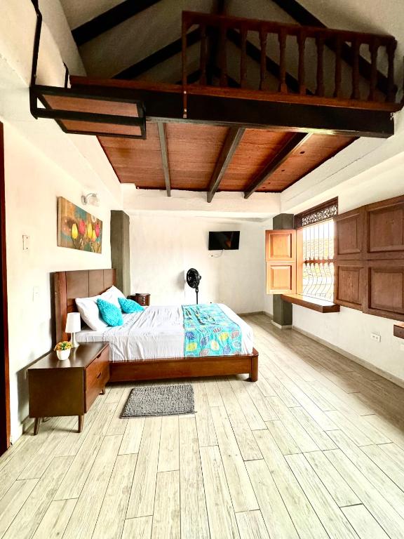 Habitación matrimonial cama Queen — Hotel Casa Bresse, Cali